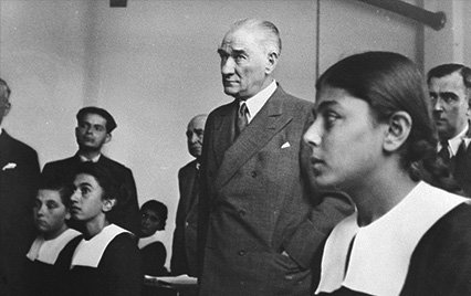 O’nun gösterdiği hedefe emin adımlarla!